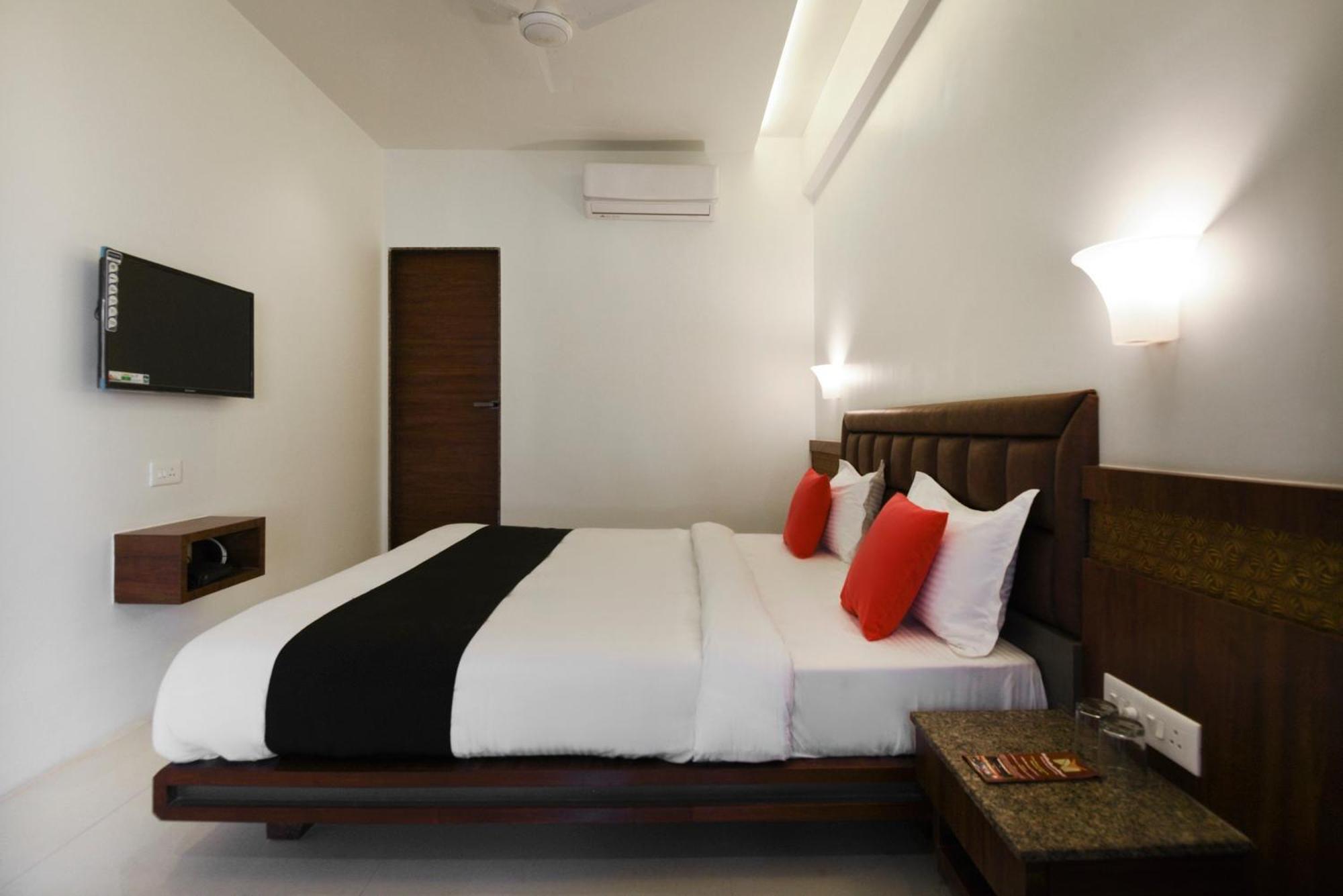 Oyo Flagship Hotel Shreeyash Executive Mangvadi Luaran gambar