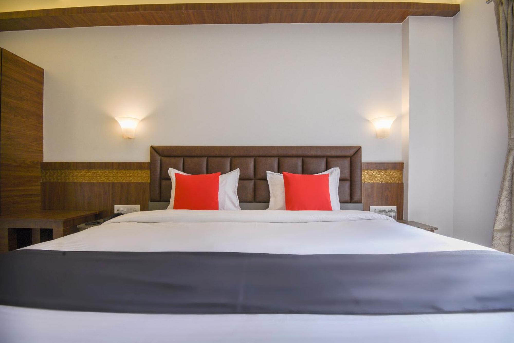 Oyo Flagship Hotel Shreeyash Executive Mangvadi Luaran gambar