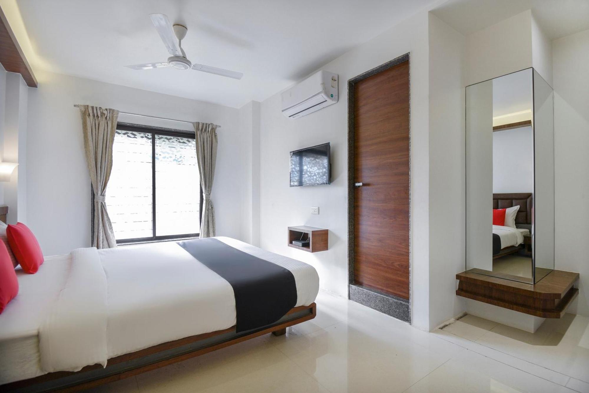 Oyo Flagship Hotel Shreeyash Executive Mangvadi Luaran gambar