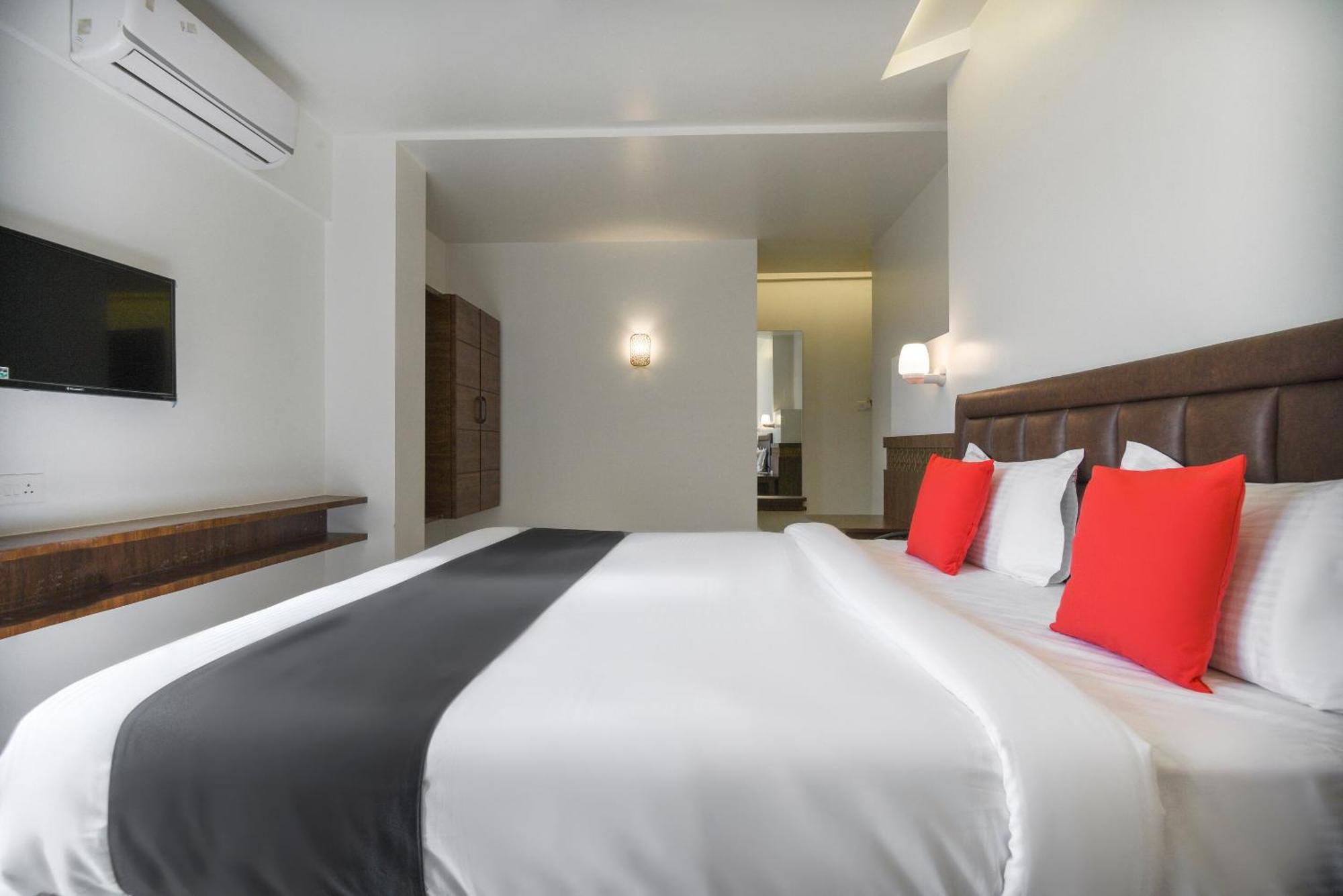 Oyo Flagship Hotel Shreeyash Executive Mangvadi Luaran gambar