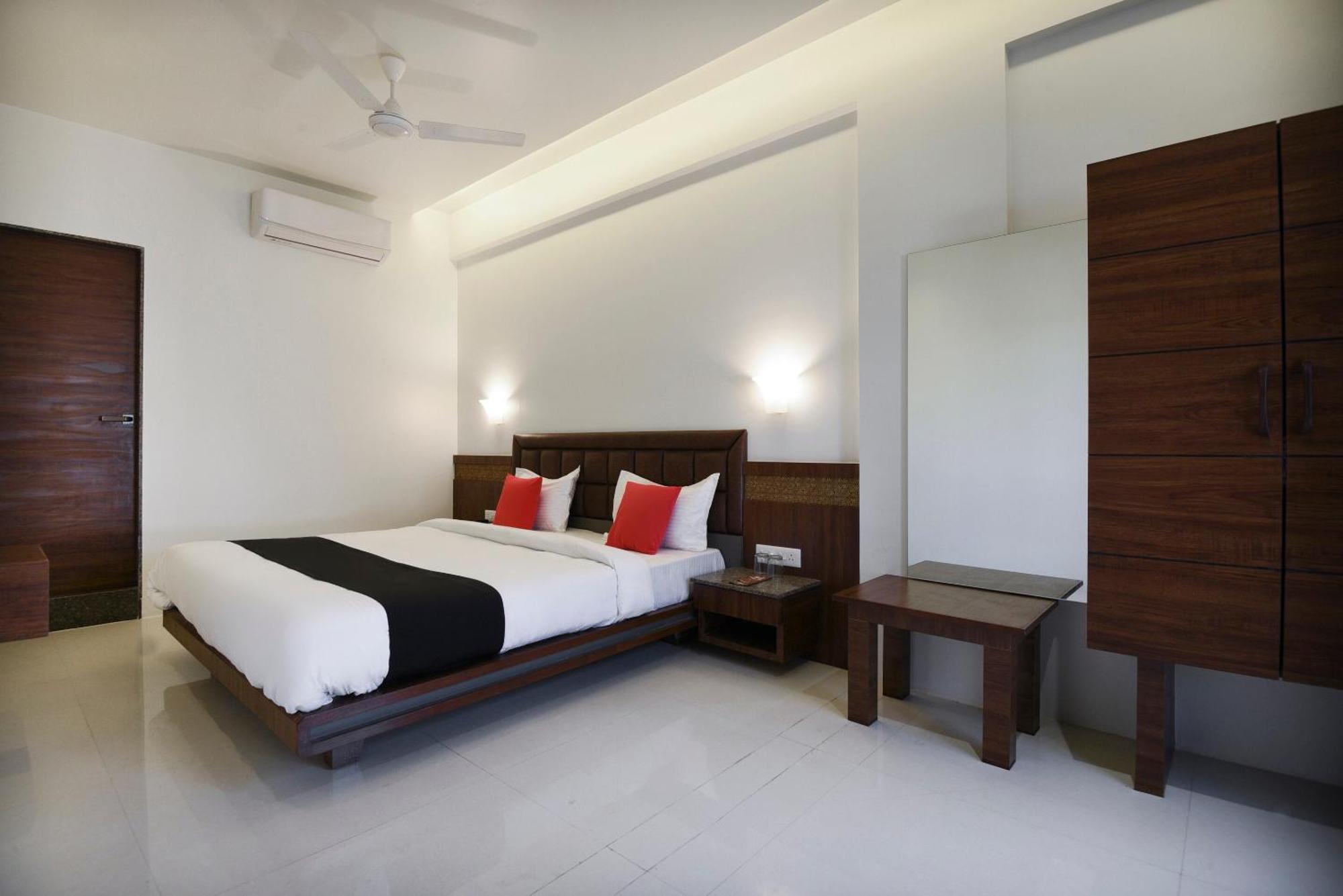 Oyo Flagship Hotel Shreeyash Executive Mangvadi Luaran gambar