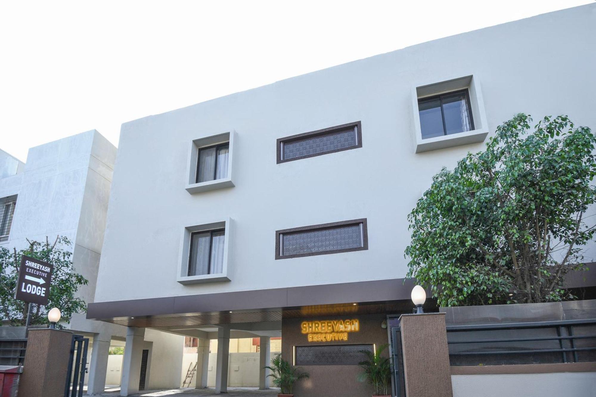 Oyo Flagship Hotel Shreeyash Executive Mangvadi Luaran gambar