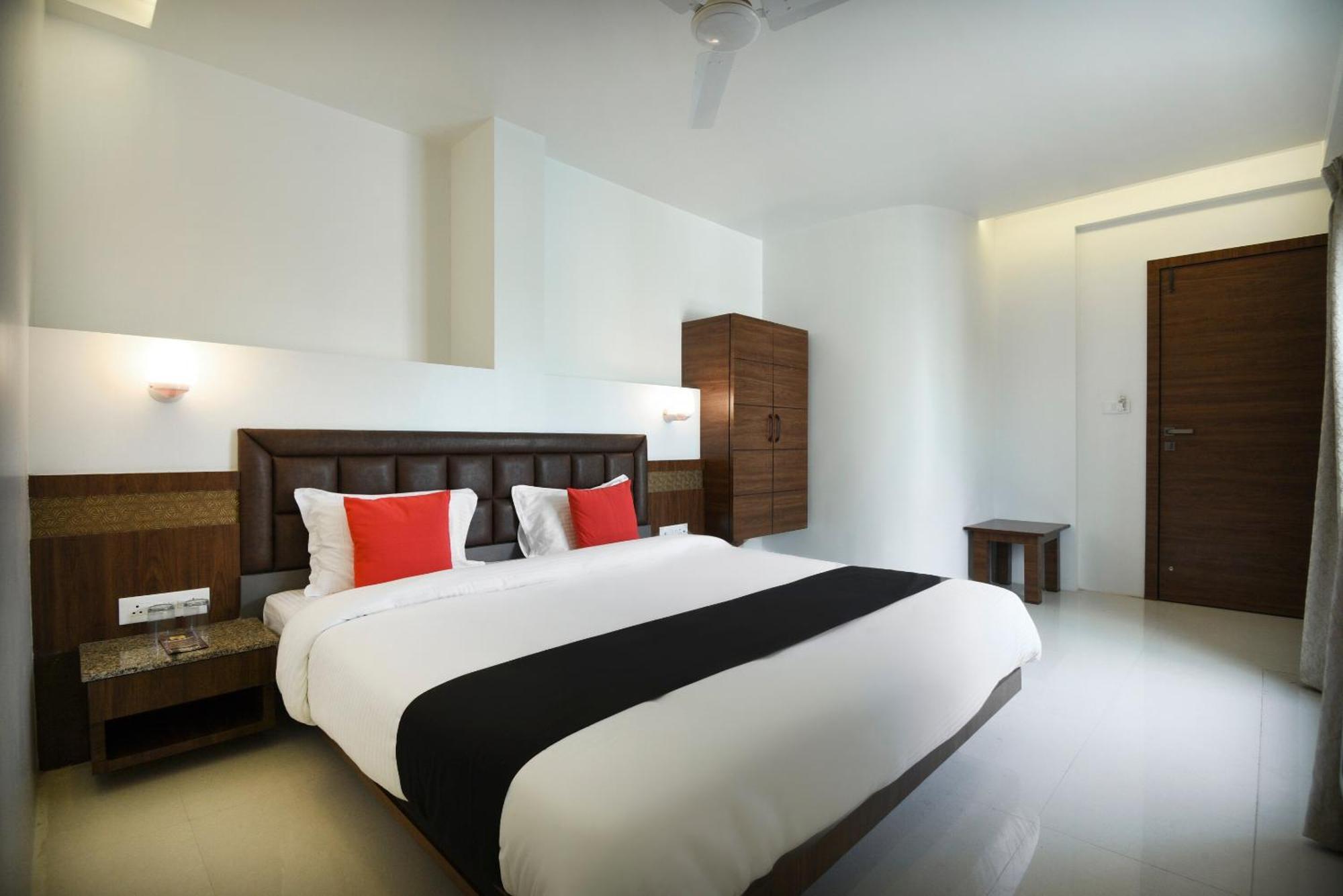 Oyo Flagship Hotel Shreeyash Executive Mangvadi Luaran gambar