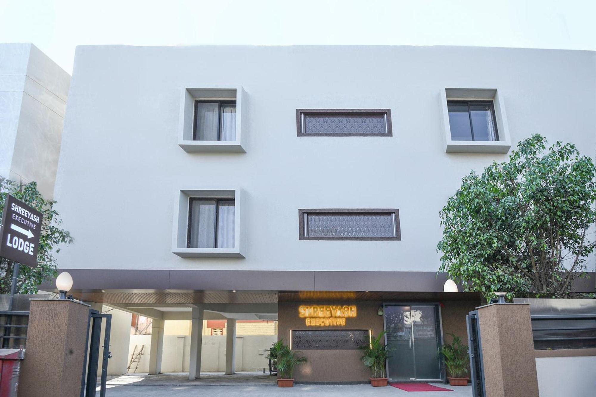 Oyo Flagship Hotel Shreeyash Executive Mangvadi Luaran gambar
